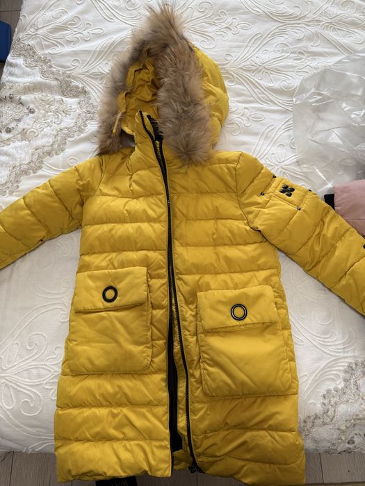 Продам зимние куртки на девочку