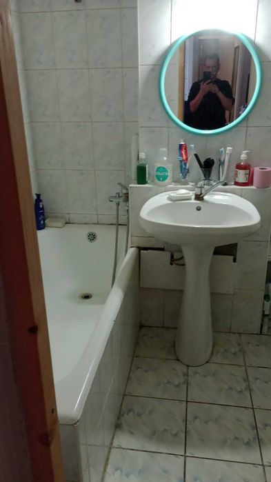 Vind in Tirnaveni Mureș apartament cu 2 camere decomandat in zona Victoriei  preț 42000€ zonă foarte bună!!!