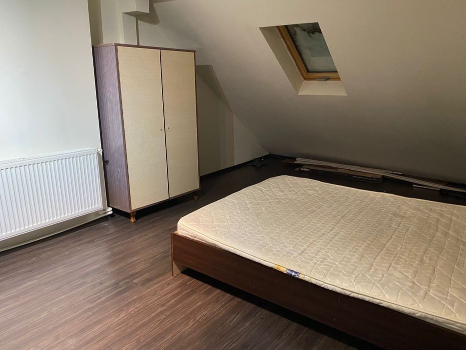 Inchiriez mansarda zona Valea Aurie .