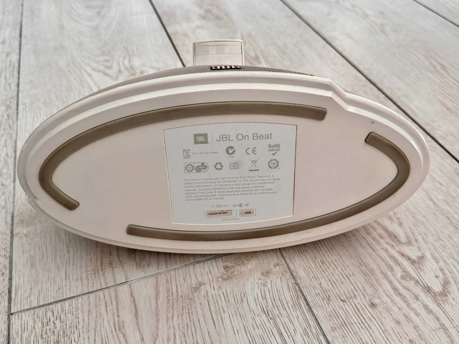 JBL On Beat boxa dock Apple 30-pin USB Audio