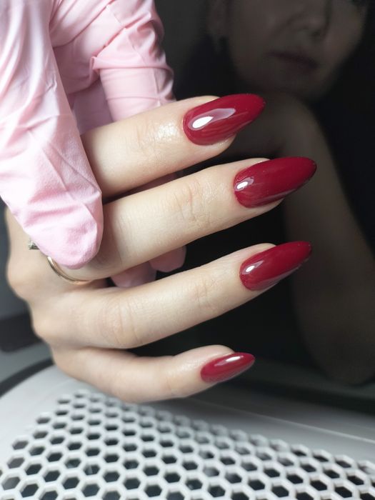 Маникюр        .