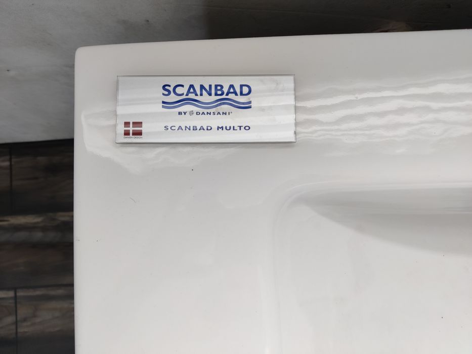 Мивка за баня със плавно затваряне на шкафчетата и лед светлина