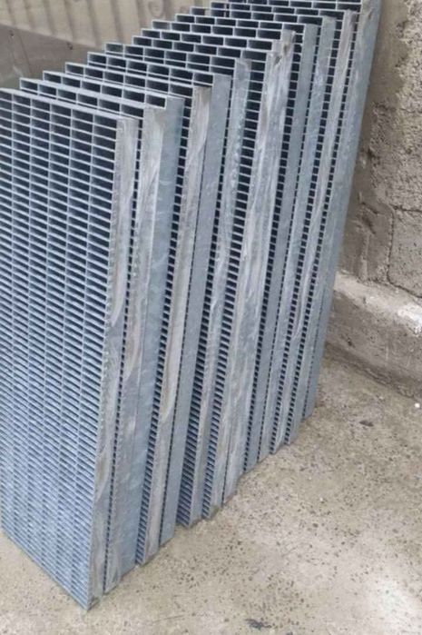 Vindem grătare zincată orice dimensiune trepte orice dimensiune mai mu