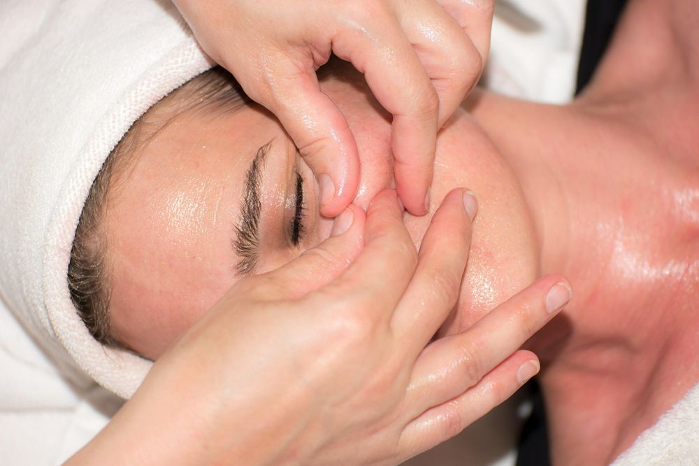 Masaj Brașov – terapeutic, decontracturant, remodelare, relaxare