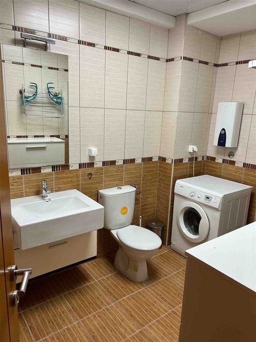 Дава се под наем Двустаен апартамент в Бургас, Славейков - 67 кв.м за 204 € - Снимка #2