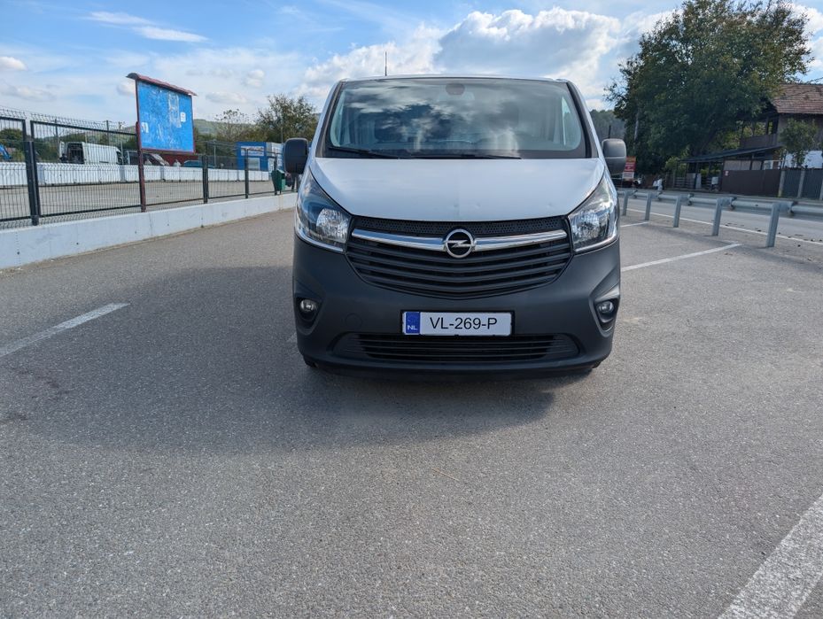 Vând Opel vivaro 2016 varianta extralunga