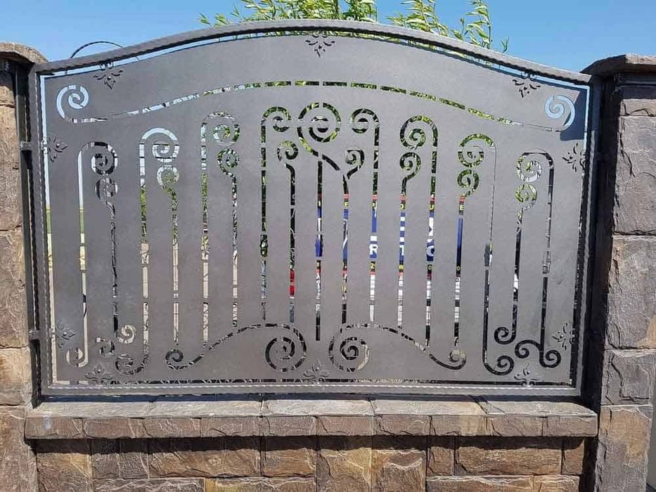 Garduri și porți din tablă decupata  garduri tip jaluzea șipcă