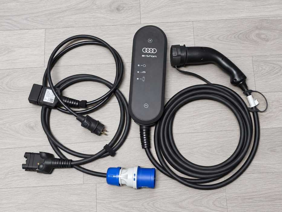 Мобилна зарядна станция AUDI e-tron  Universal Charger 7.2kW 32A
