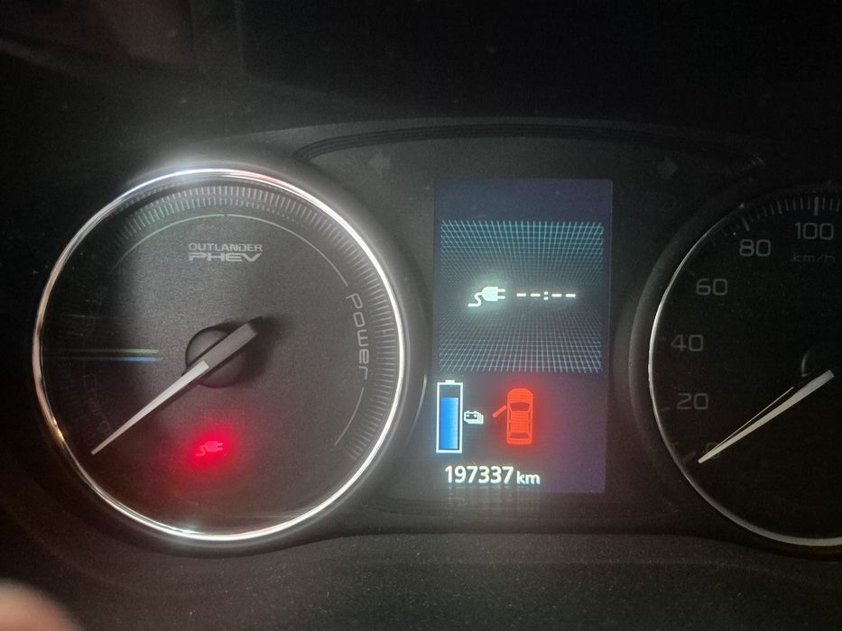 PROPRIETAR  Vând Mitsubishi Outlander.