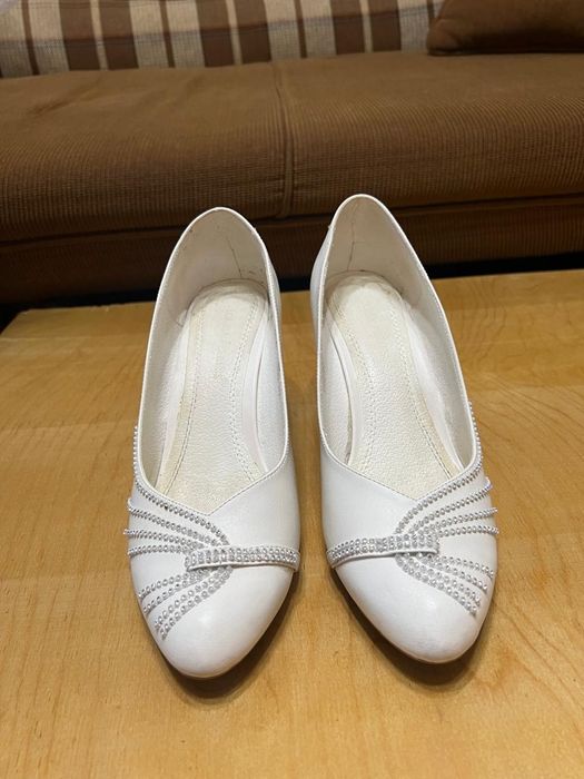 Продам женскую обувь