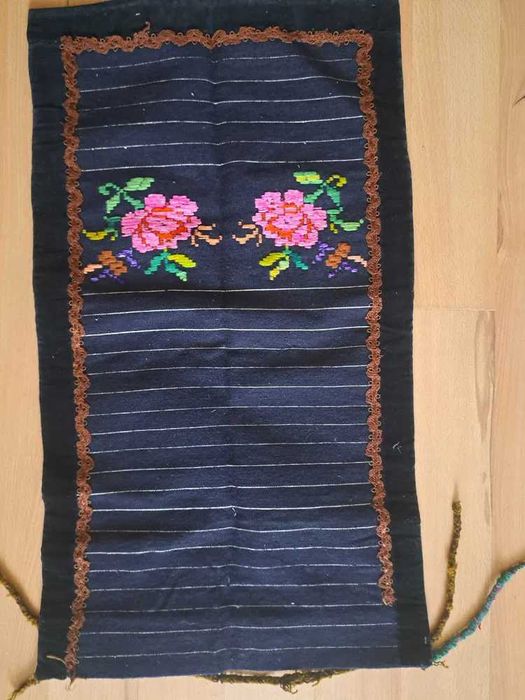 Автентични стари вълнени престилки