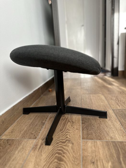 Taburet/Scaun NOU, cadrul din oțel si șezut placaj și spumă. 200 Kg