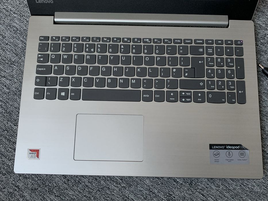 Laptop LENOVO IdeaPad 330 Procesor AMD A9 3.0GHz DDR4 8GB, HDD 1TB