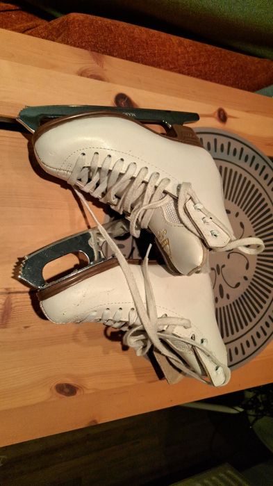 Patine marime cu sireturi marime 32-33