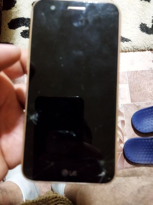 Продам 2 телефона.