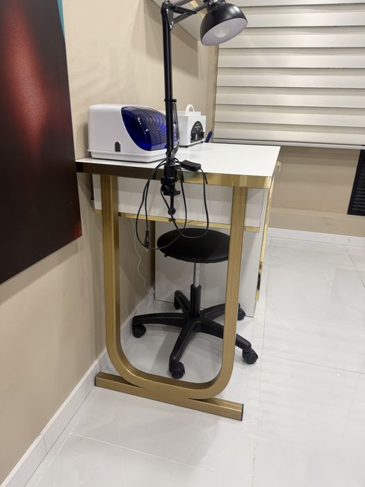 Продам маникюрный столик