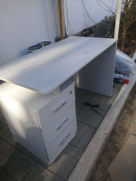 Продам стол офисный