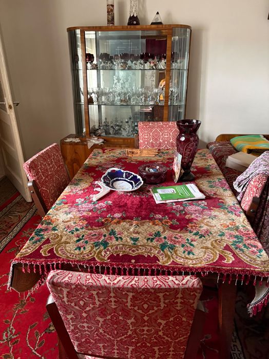 Mobilier vechi pret intre 250 si 350 lei negociabil