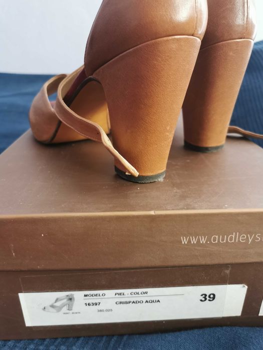 Нови сандали AUDLEY на висок ток - естествена кожа, номер 39