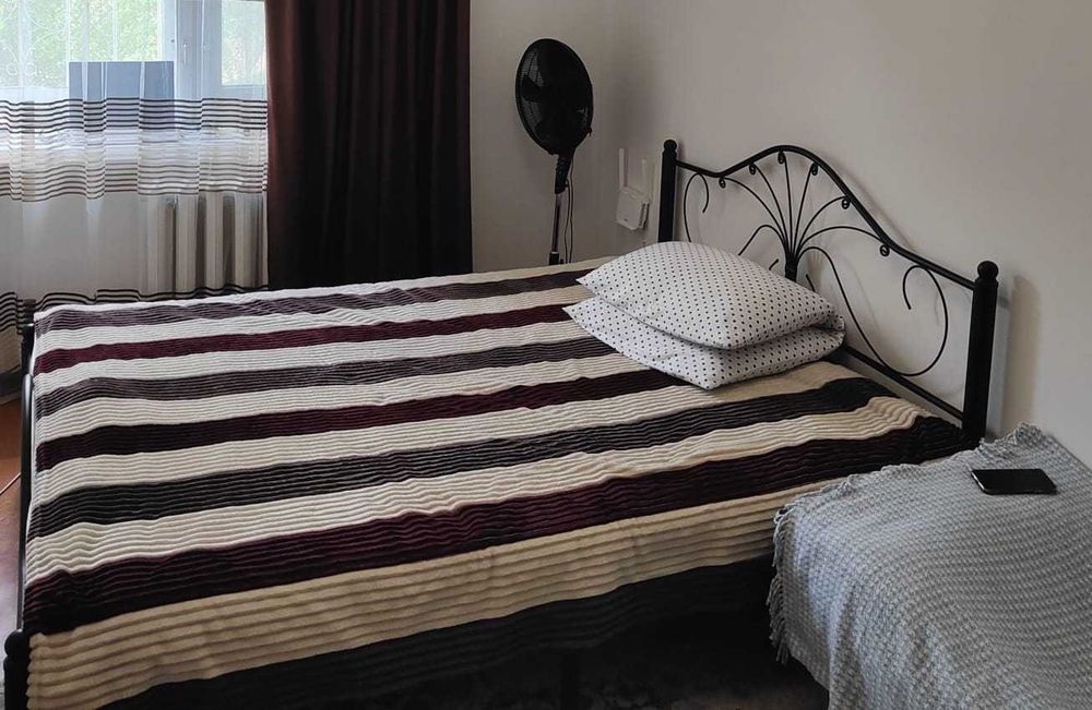 Двуспальная кровать