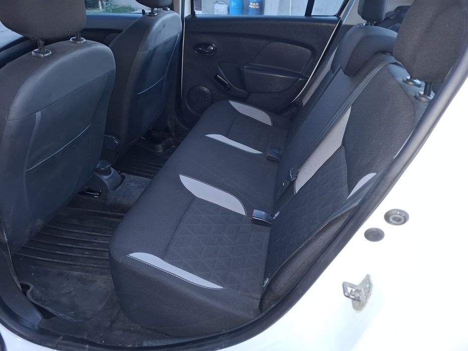 Vand doua Dacia Logan 1,2 au fost taxi 2000 euro bucata,stare foarte bună. Nu au aer condiționat ..
