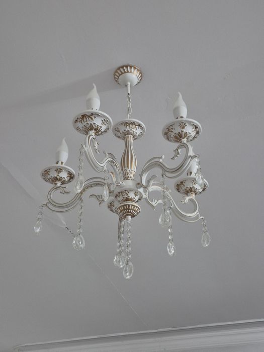 Продам 2 люстры в отл состоянии