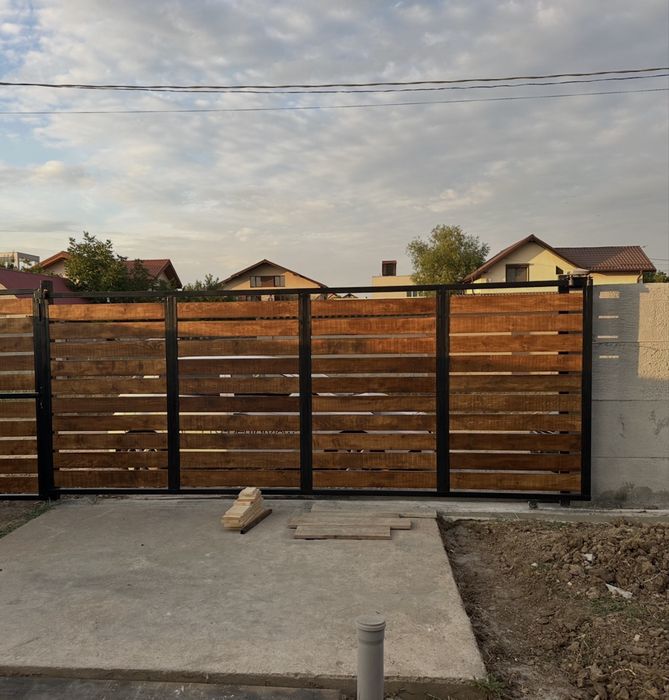 Poartă culisantă metalică cu lemn – 4,81 m x 1,87 m