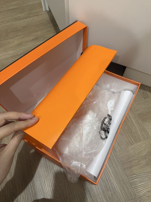 Продам женские кроссовки в стиле Hermès.