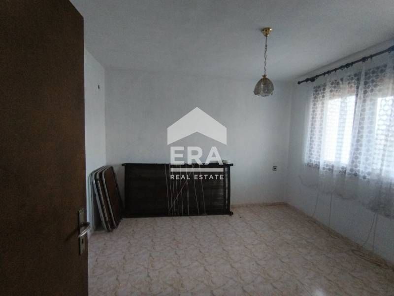 ЕКСКЛУЗИВНО! Многостаен апартамент в ЖСК с три отделни спални, голямо