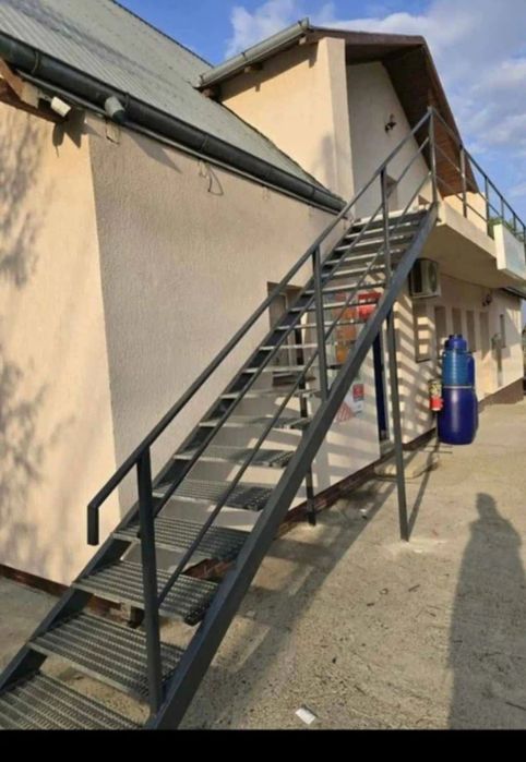 „Vândem scări metalice galvanizate , personalizate la dimensiunea dori