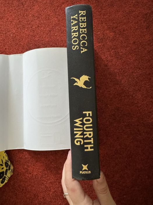 Книга четвертое крыло на английском