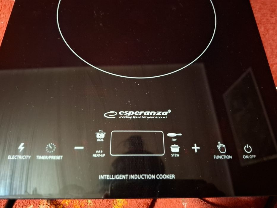 Plită cu Inducție Esperanza – Practic Nouă, 2000W Putere Instant!