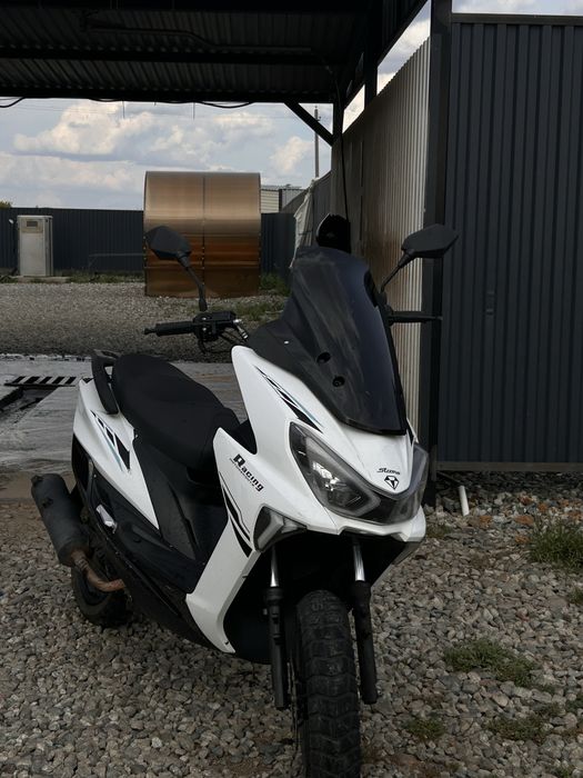 Скутер Maxi Nomad-700