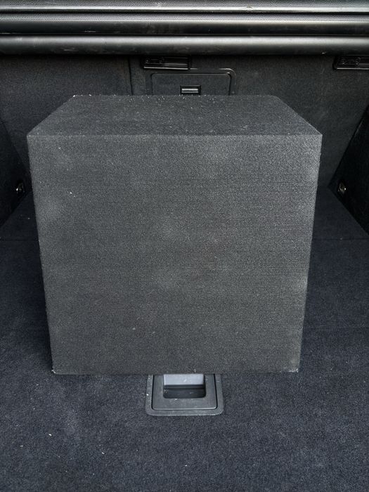 Vand subwoofer auto