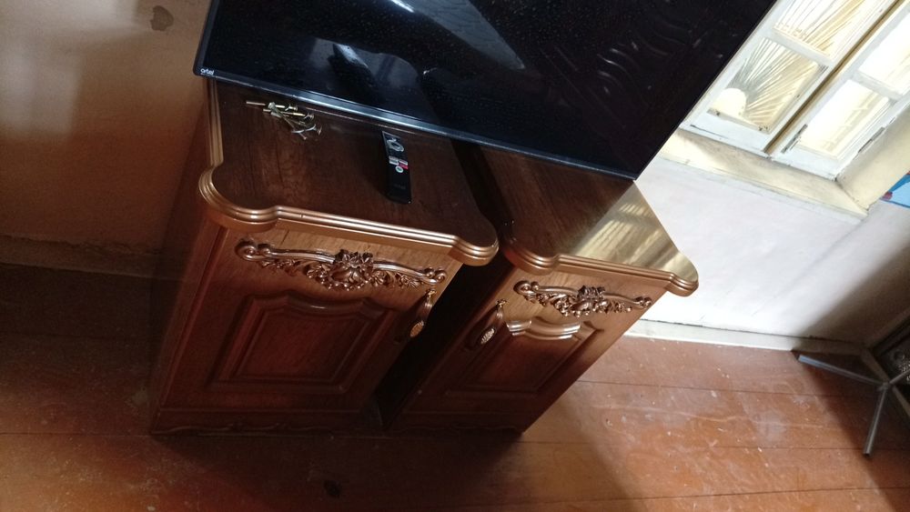 Мебел горка и спальный гарнитур  продаётся