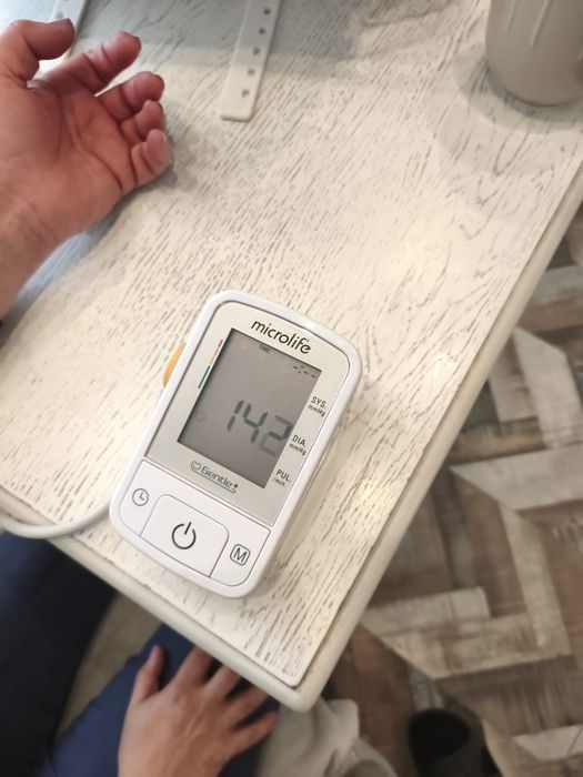 Апарат за кръвно Microlife Gentle+ BP A2 с батерии и със зарядно