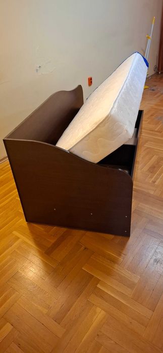 Продавам ъглово легло с ракла и механизъм + матрак 82/190 см