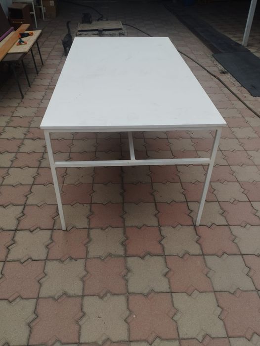Продам стол . .Стол без стульев.