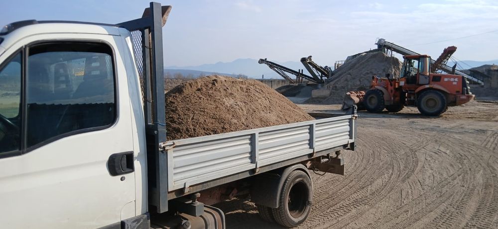 Duc nisip Sorturi. Moloz.  Tot felul de mărfuri și materiale