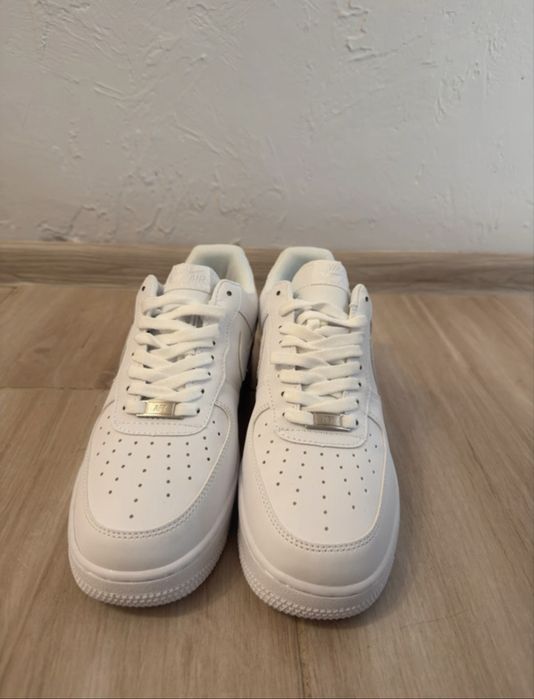 Vând adidaşi Nike AirForce 1