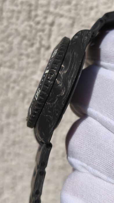 Ceas automatic carbon, mecanism elvețian