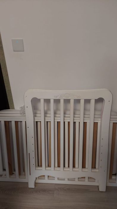 Pătuț bebe din lemn cu saltea inclusă