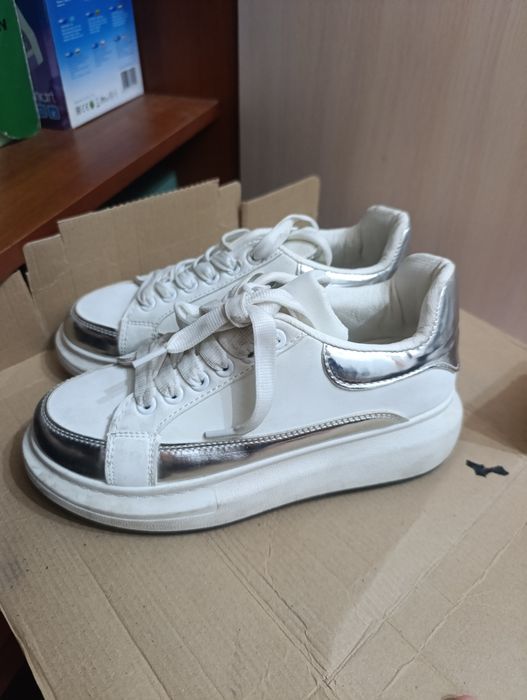 кроссовки белые красивые