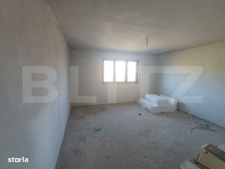 Casa cu beci si etaj,  teren aferent de 16000 mp, situata in Arcani