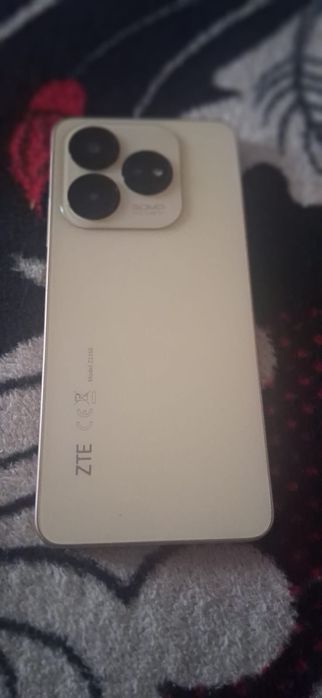 Telefon ZTE în stare bună ținut 2 luni de către copii
