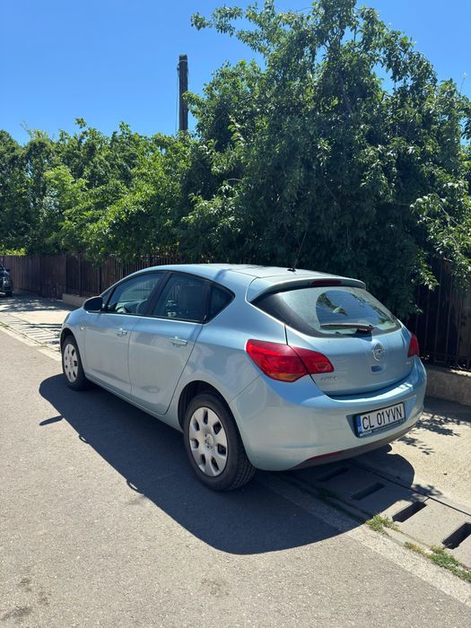 Vând Opel Astra J 2010