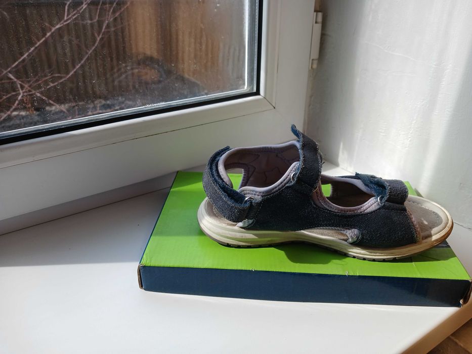 Продам детскую обувь