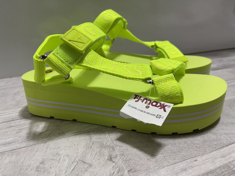 Босоножки женские Guess