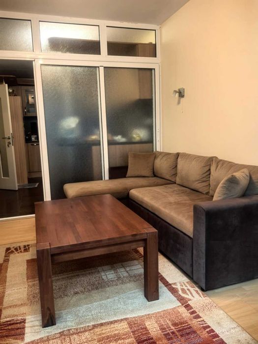 Разтегателен диван, холна маса, портманто