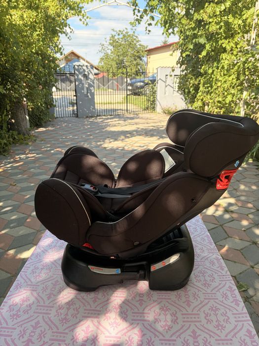 Vand scaune de copii pentru masina